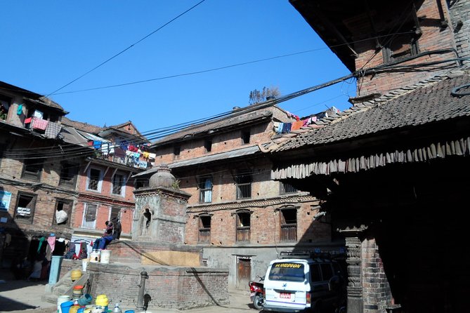 Bhaktapur & Patan Durbar Square Day Tours - Taumadhi Square and Bhaktapur’s royal scale