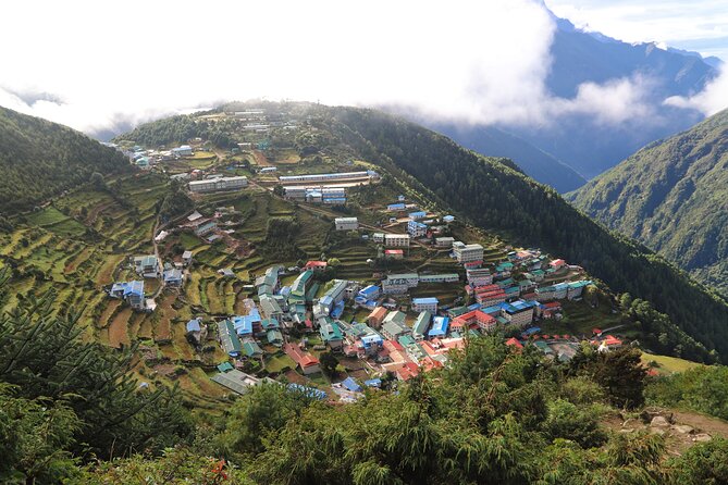 Everest Basecamp Trek: 14 days - Day 8: Across bare ground toward Lobuche