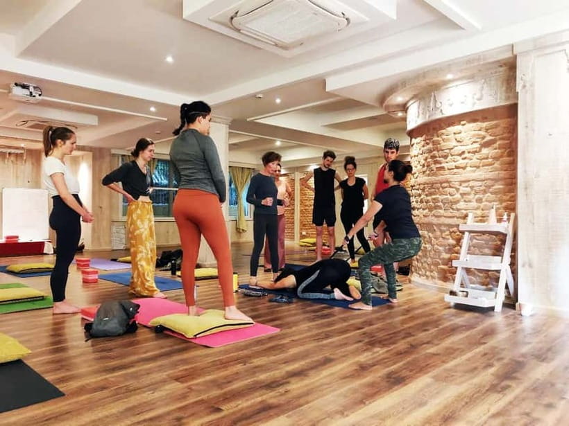 Kathmandu: 1, or 3-Day Yoga, Meditation & Reiki Retreat - Reiki as a quiet pause in the day