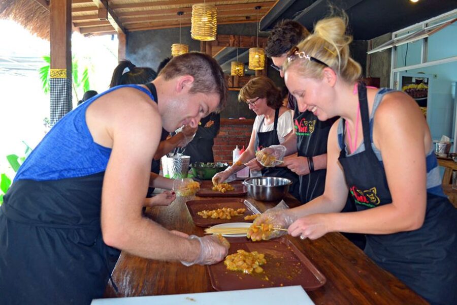 Kathmandu: 3-Hours of Cooking Class with Meals - Making momos from scratch