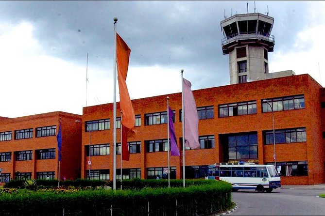 Kathmandu Airport Departure Transfer – Easy, Safe & Hassle-Free - How the driver handles delays and luggage