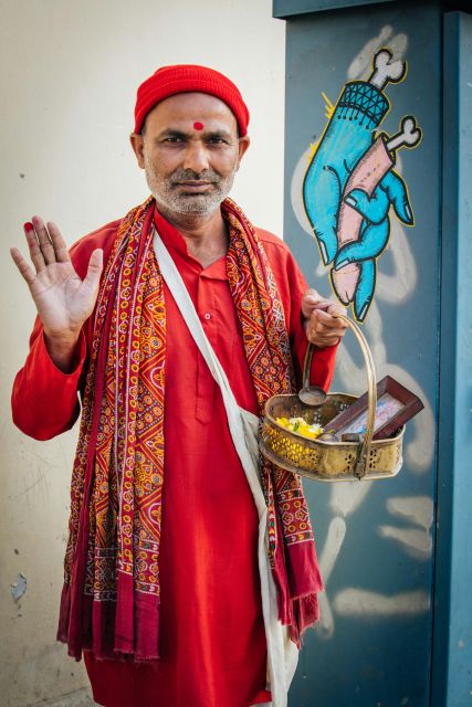 Kathmandu City Sightseeing Bus tour (5 Sights) - How the language and guiding work
