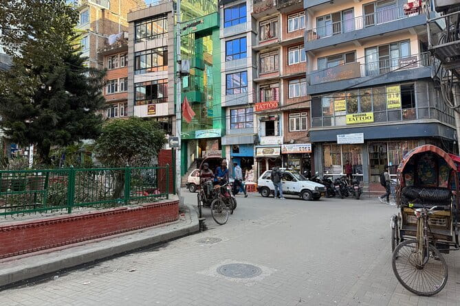 Kathmandu: Food, Drink and Shopping Rickshaw Tour - Shopping in Thamel and choosing better souvenirs