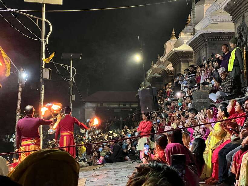 Kathmandu: Pashupatinath Evening Aarati Tour Private/Group - What happens during the 6 pm aarati