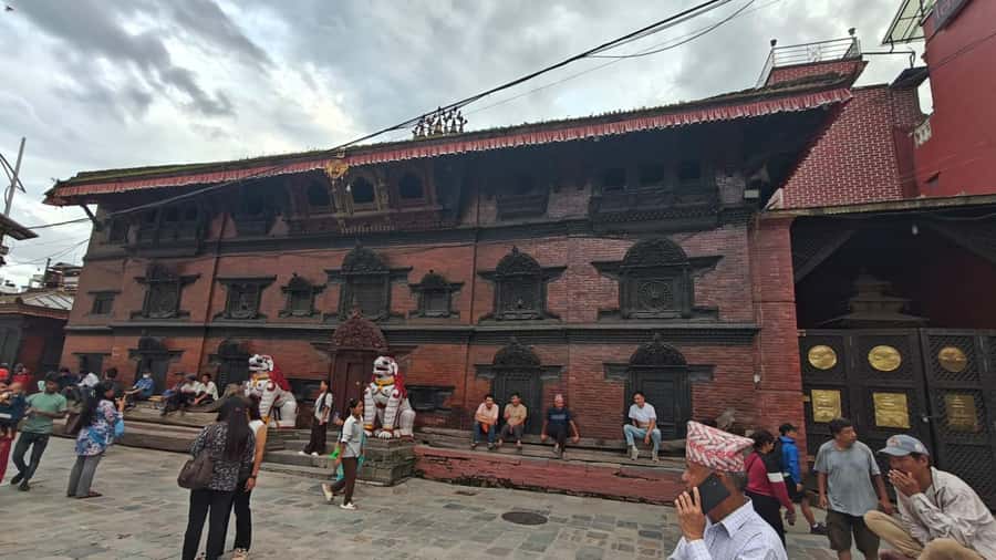 Kathmandu: UNESCO Heritage Site Private & Guided Tour - The guides and vehicle make the difference
