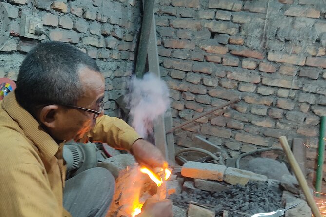 Knife (Khukuri) Making Workshop- Forge of the Gurkhas - The guide makes the difference