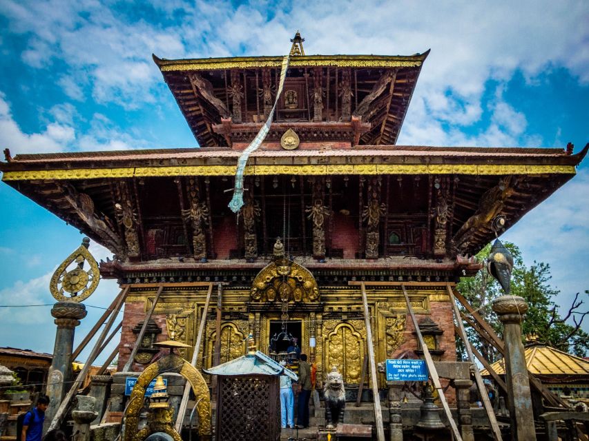 Nagarkot Sunrise With Trip To Changu Narayan and Bhaktapur - Lunch and shopping in Bhaktapur
